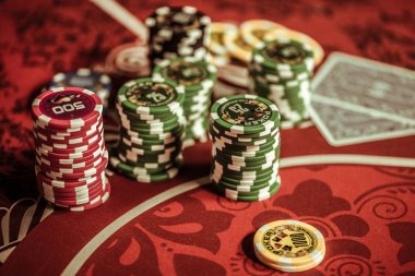 Wolf Gold slot interface showing five reels and payout grid on angkasa189